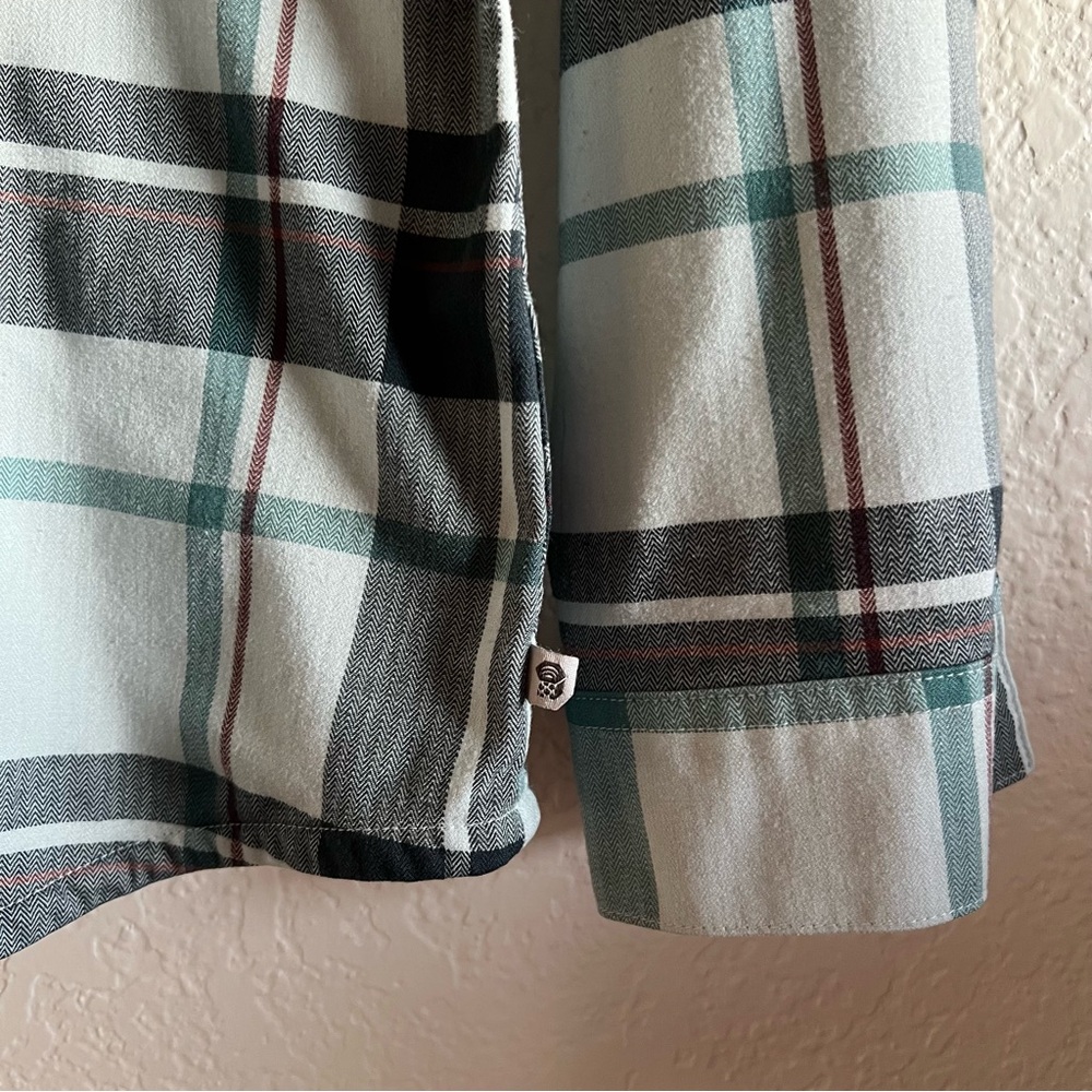 EUC Mountain Hardwear long sleeve shirt , size medium - Picture 3 of 5